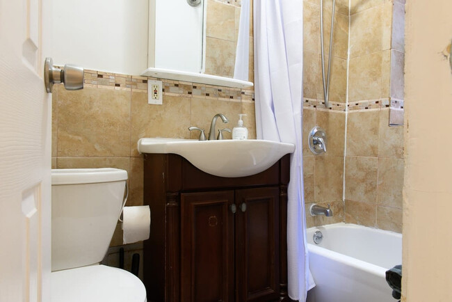 Building Photo - 428 W 47th St Rental