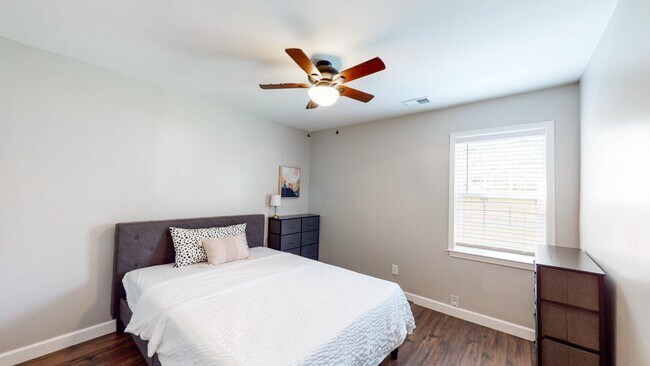 Photo - 2052 Baker Rd NW