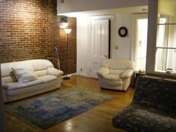 Building Photo - 167 Beacon St Unit 1 Rental