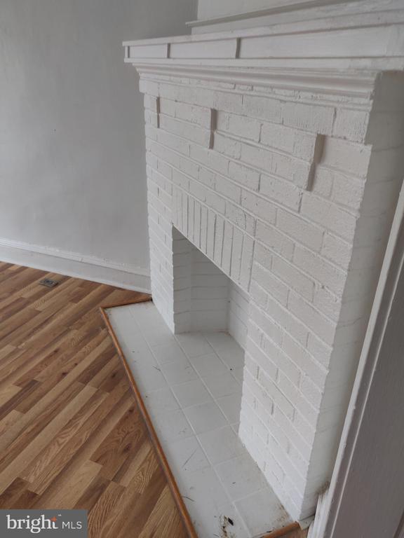 Photo - 7131 Louise St