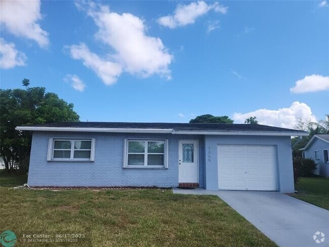 Building Photo - 1055 NW 73rd Ave Rental