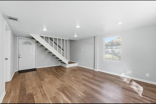 Photo - 6526 Linden St