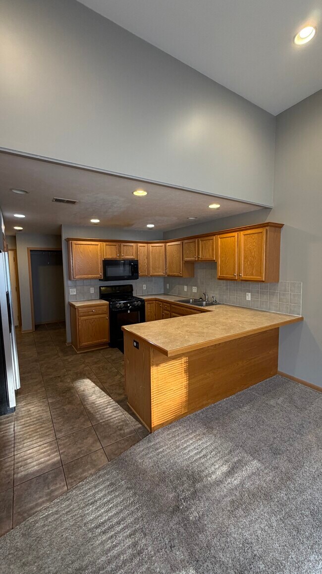 Photo - 2456-2456 Millview