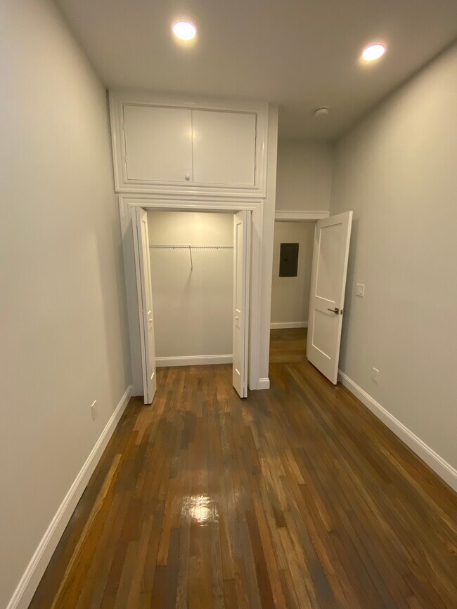 70 Queensberry St Unit 22