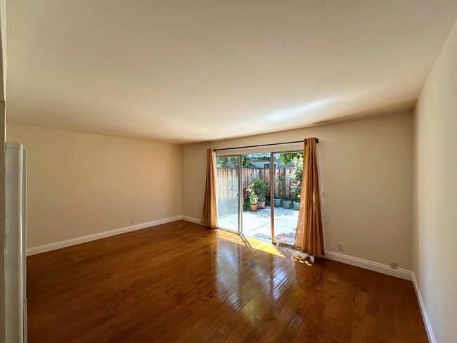 Photo - 2047 Montecito Ave
