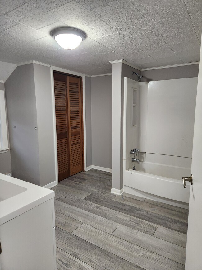 Photo - 1808 Mountain Rd