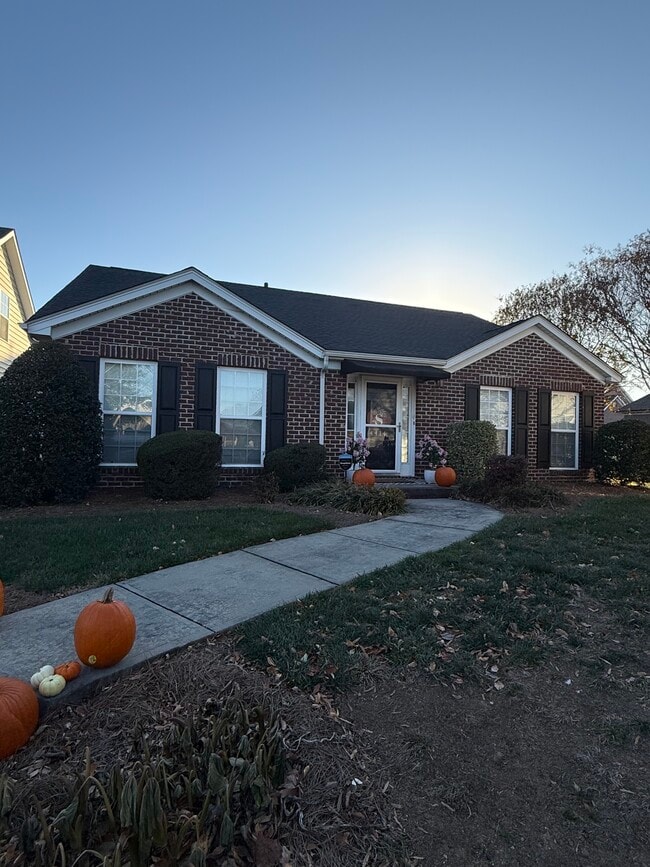 Building Photo - 4414 Sages Ave