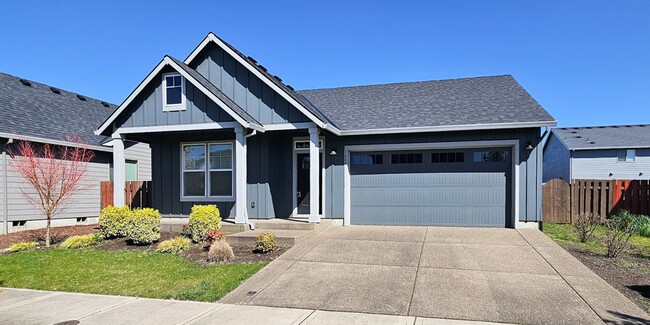 Building Photo - 1400 Dahlia St