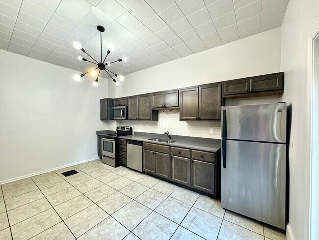 Photo - 4 bed/2 full bath Rental on Warner - Mins ...