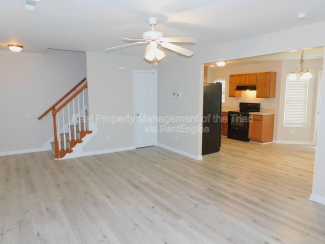 Photo - 807 Thorncroft Rd