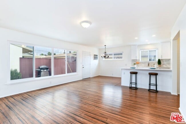 Photo - 1789 Atchison St