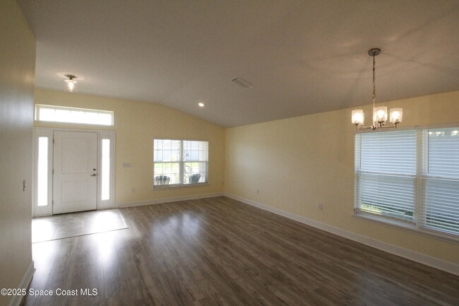 Photo - 705 Kylar Dr NW