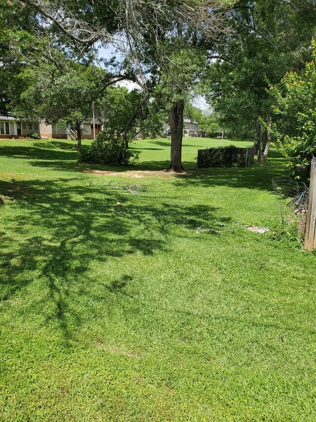 Photo - 2080 Kings Gate Cir SW