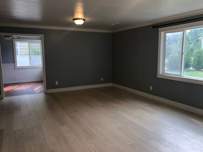 Photo - 620 SE McKenzie St