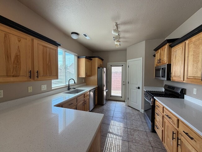 Photo - SPACIOUS TOWNHOME FOR RENT!