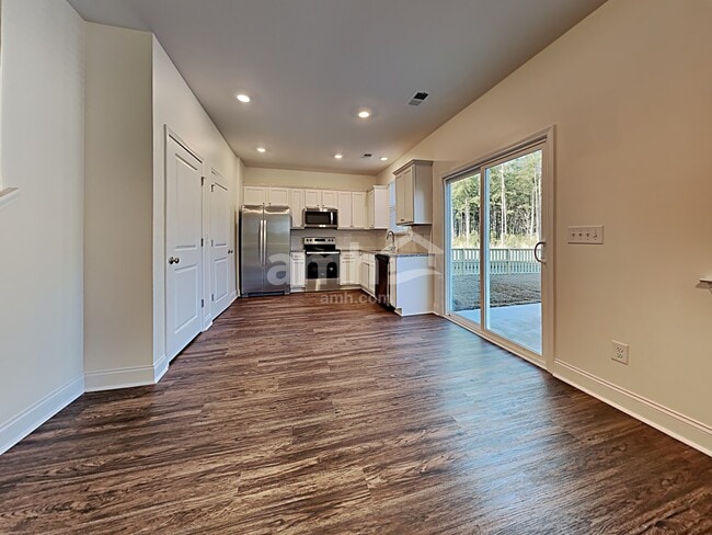 Photo - 348 Azore Way