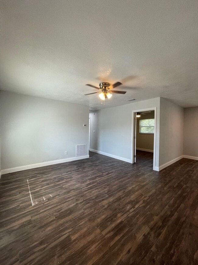 Photo - 4 BED/2 BATH Home! AVAILABLE NOW!