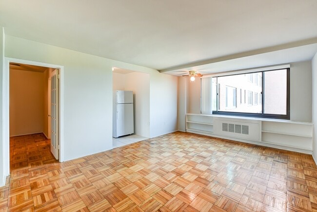 Photo - Spacious & Bright Junior 1 Bedroom at River Place East Unidad 525