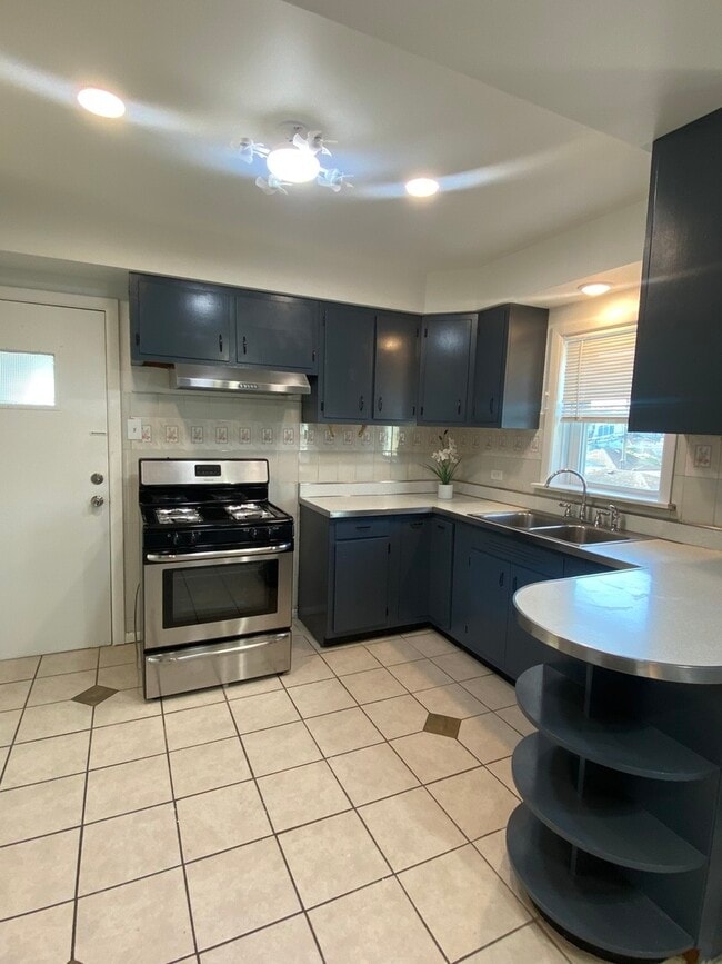 Photo - 6221 S Kolmar Ave