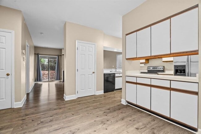 Photo - 6121 Sunpointe Dr Unit 6121 Sunpointe Dr. #103