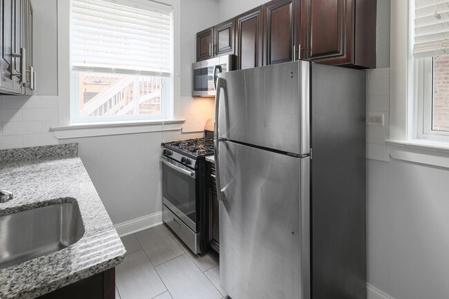 Photo - 1106 W Glenlake Ave Unit 1