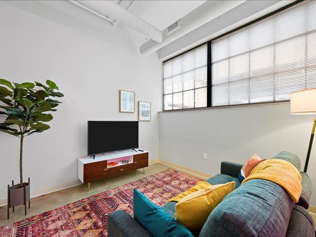 Building Photo - 615 First Ave Rental
