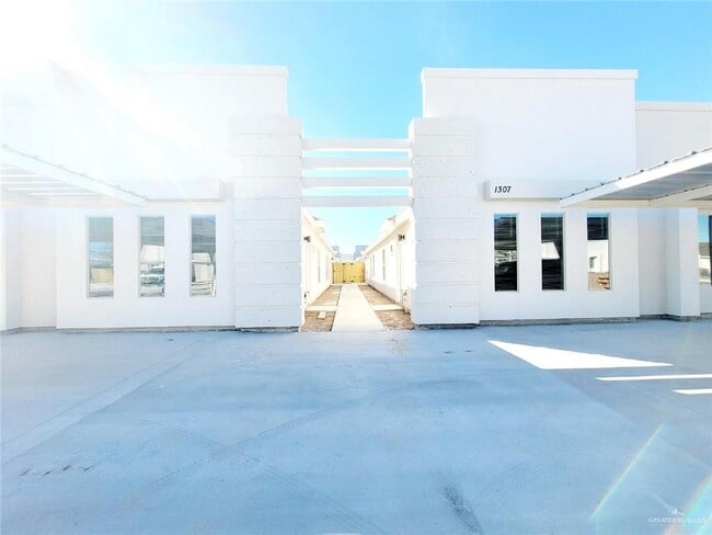 Building Photo - 17 Petri Dr Unit 3