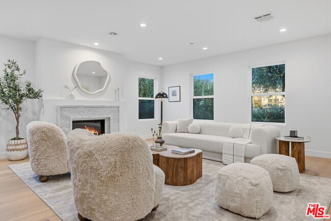 Photo - 4525 Greenbush Ave