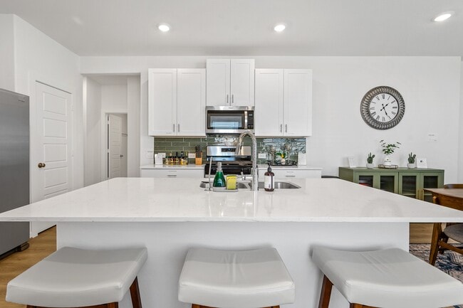 Building Photo - 1940 Velvet Oak Ln