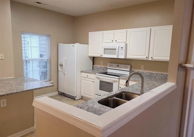 Photo - 414 Canyon Lake Cir