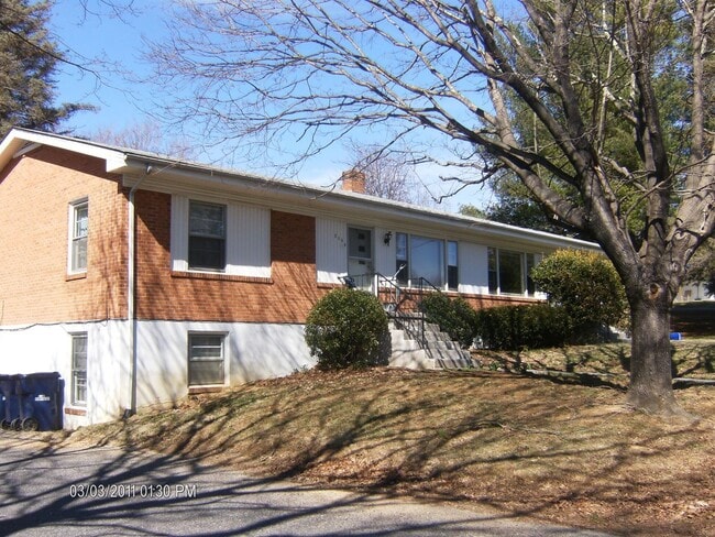 Building Photo - 315 Reynolds Ave Unit A
