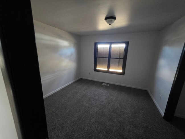 Photo - MOVE IN READY - 1/2 OFF SECURITY DEPOSIT