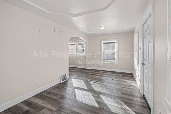 Photo - 5713 Brooklyn Ave