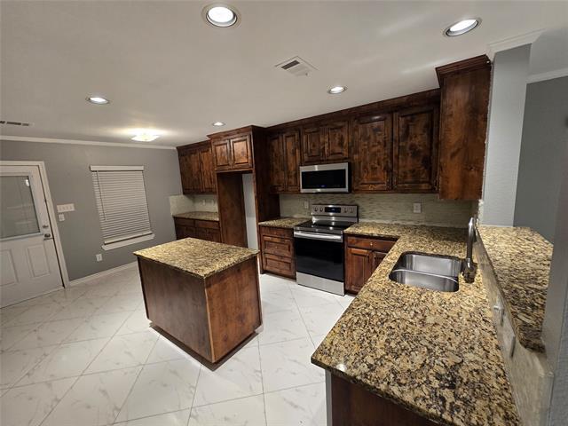 Photo - 700 White Fields Way