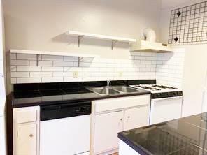 Photo - 600 W 51st St Unidad 103