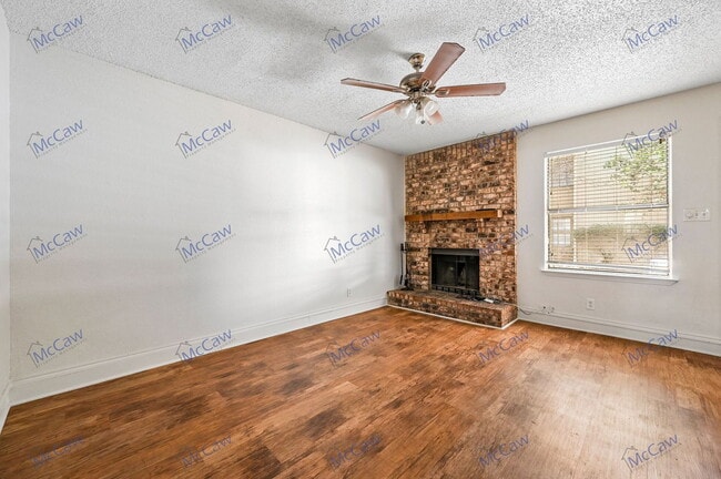 Photo - 800 Bluebonnet Dr