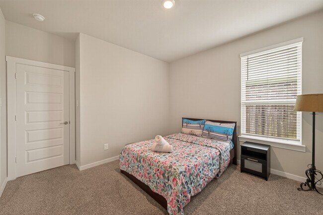 28419 Hazel Trl