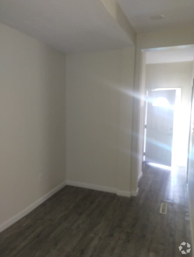 Building Photo - 5517 Edna Ave Unit 1r Rental
