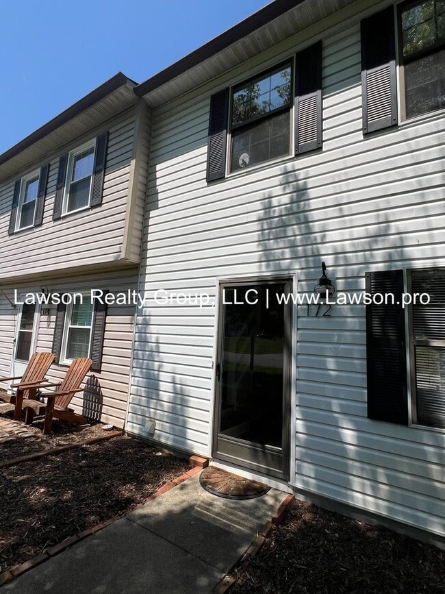 Nice, Updated Townhouse in Cloverdale - Nice, Updated Townhouse in Cloverdale