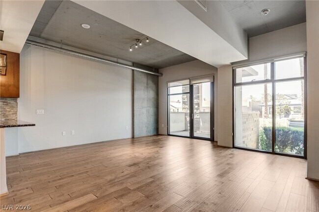 Building Photo - 353 E Bonneville Ave Unit 123