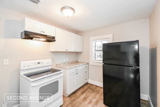 Photo - 1740 W 10th St