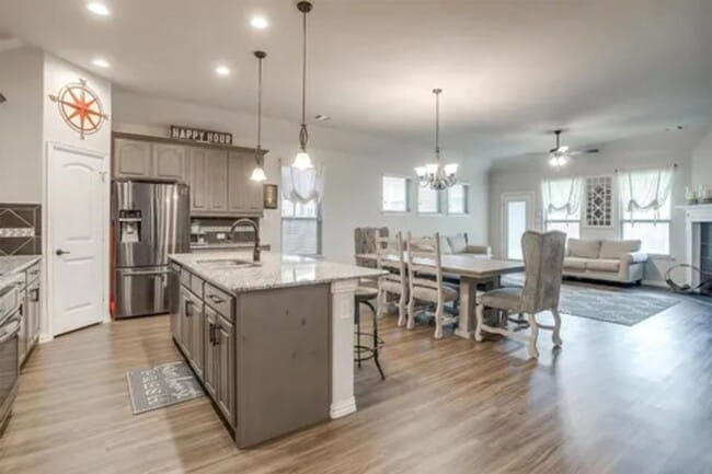 Photo - 202 Camden St