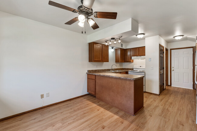 Kitchen - 5221 N Mohawk Ave Townhome