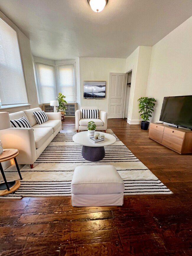 Photo - Spacious 2-Bedroom Apartment in Cathedral ... Unit 3