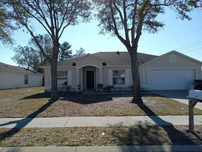 Large Home in Fountain Lake Subdivision - Large Home in Fountain Lake Subdivision