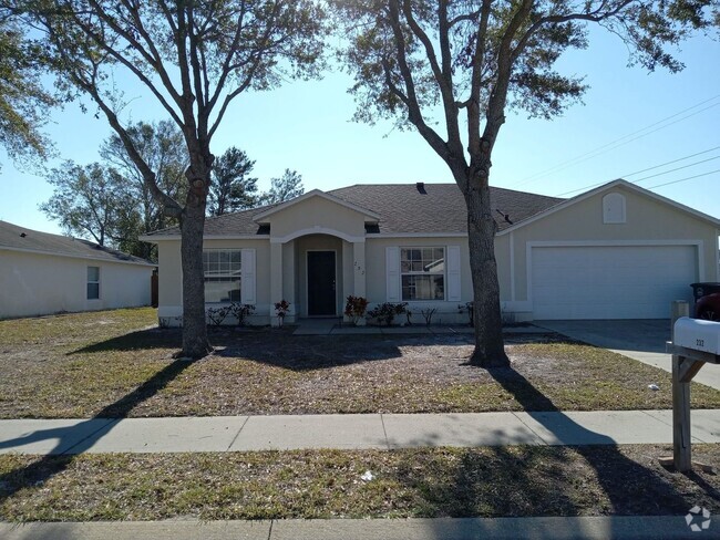 Building Photo - Large Home in Fountain Lake Subdivision