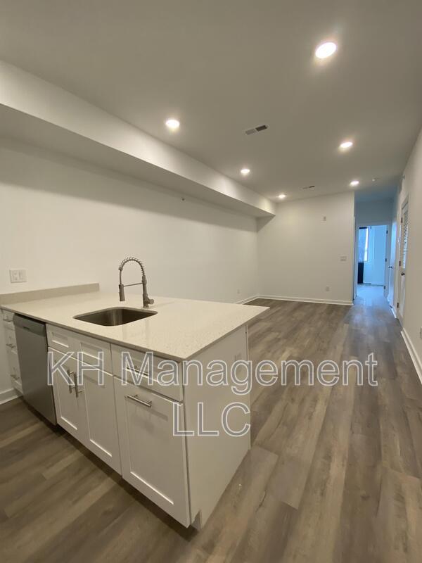 Photo - 667 N 52nd St Unit 3