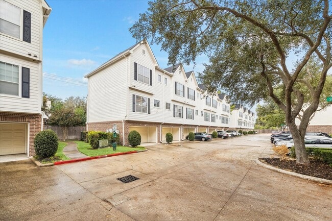 Building Photo - 9200 Westheimer Rd Unit 907