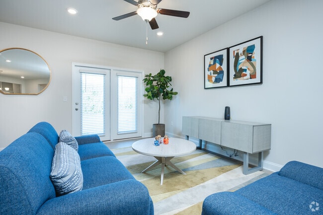 3BR, 2.5BA - 1833SF