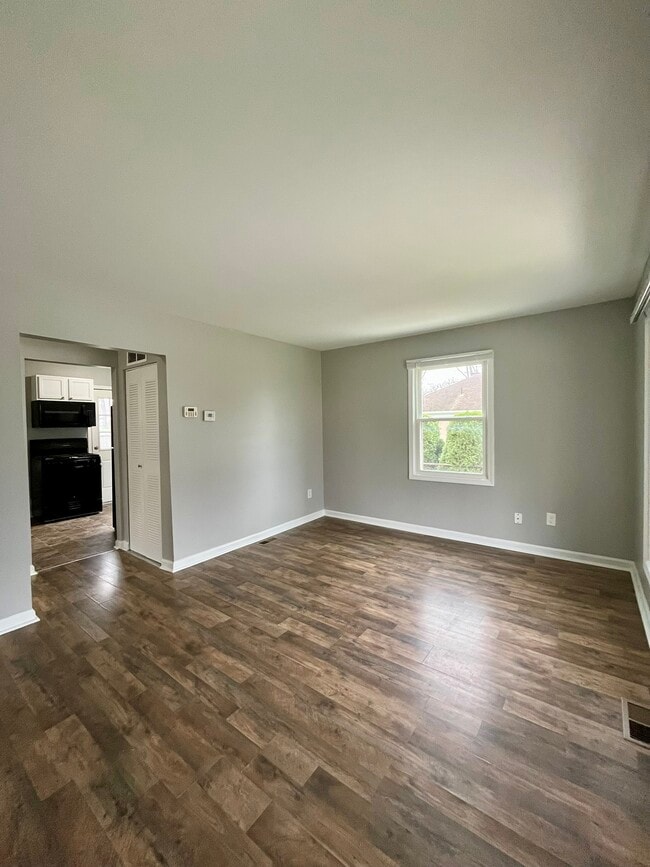 Photo - 6565 Burr St